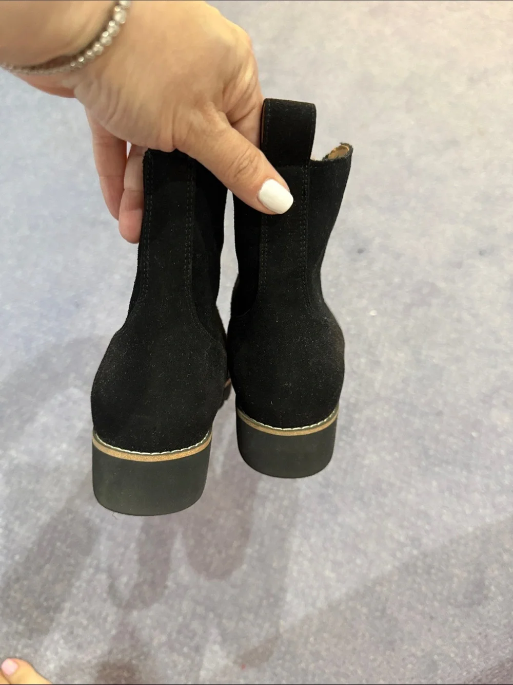 Vionic Women’s Estilo Black Suede Zip Front Chelsea Boots- Worn once!!!